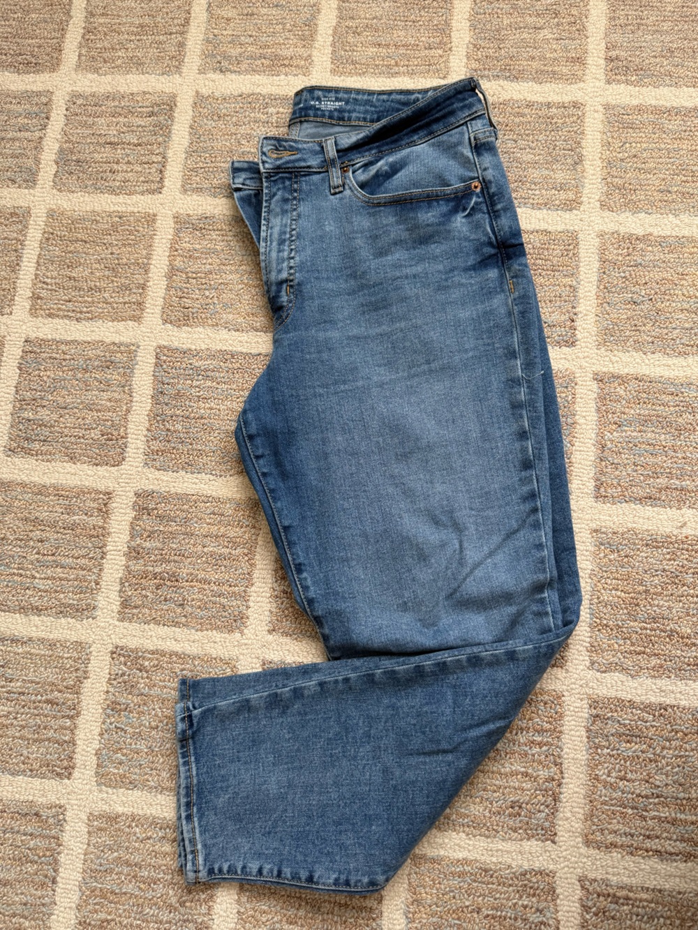 Old Navy Straight Leg Jeans in Medium Blue